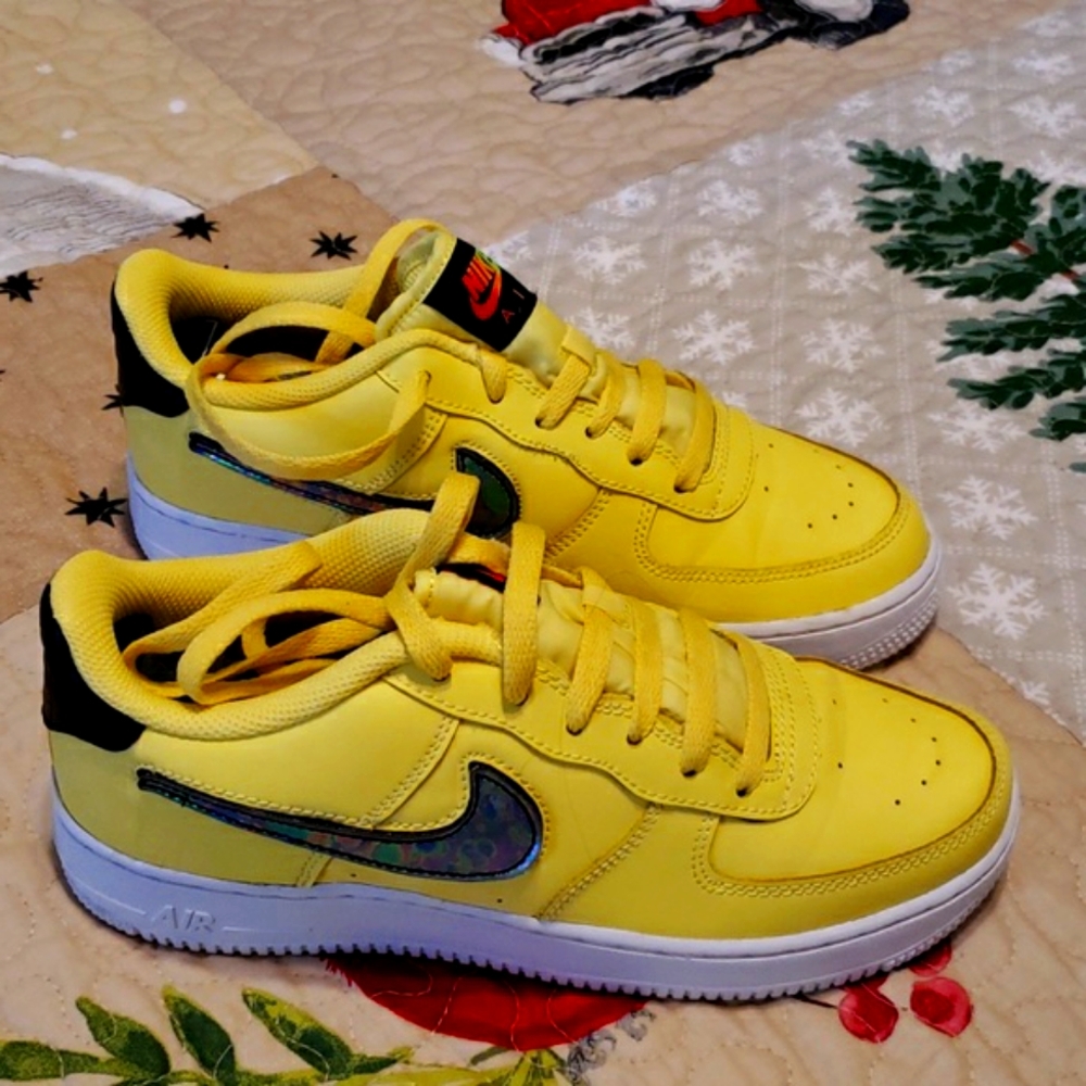 Nike Air Force 1 Low 07 LV8 Yellow Pulse 6Y/ Womens 7.5